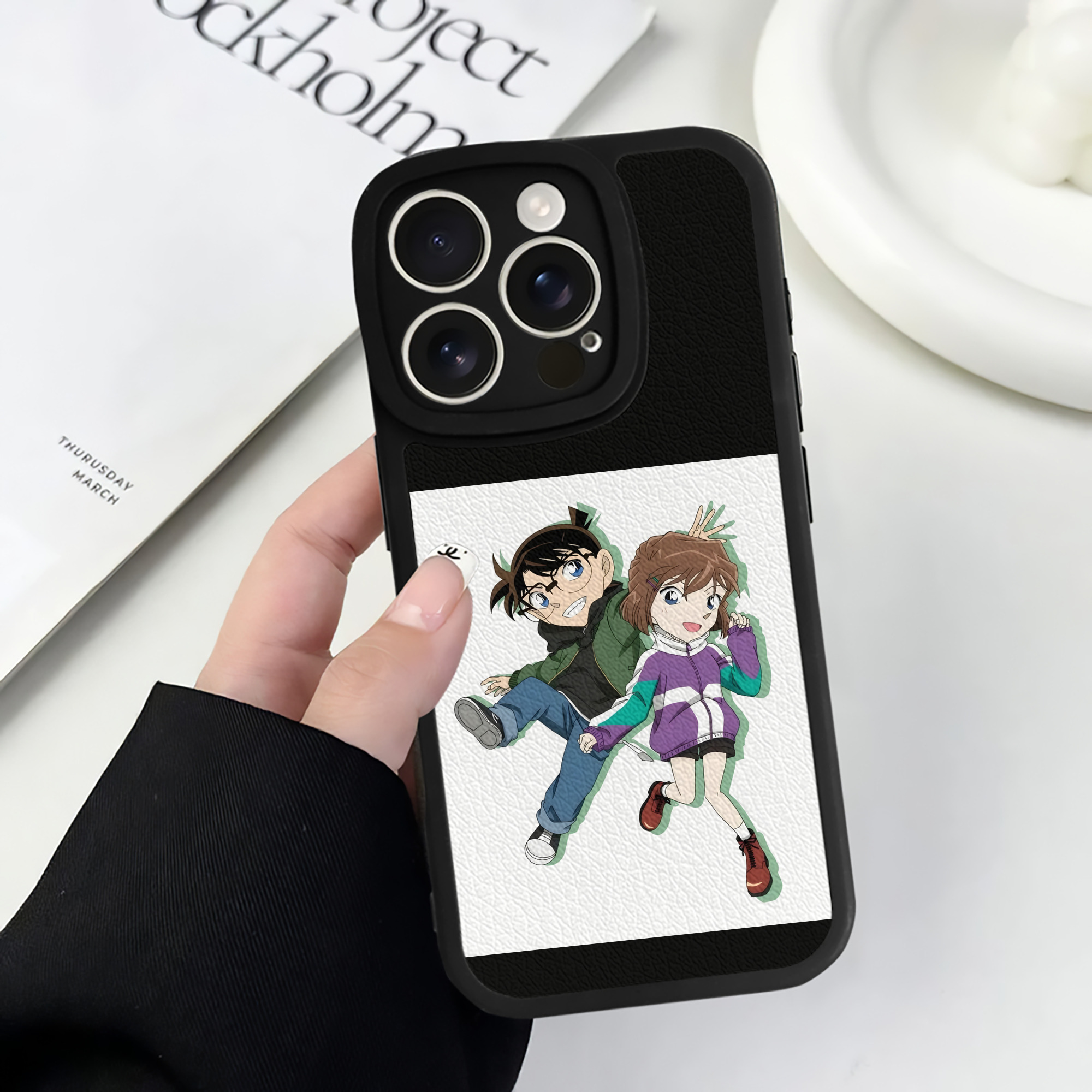（画像用） 名探偵コナン 灰原 哀 はいばら あい Detective Conan Anita Hailey、Vi Graythorn Haibara Ai 【iPhone 16シリーズ対応】シリコンスマホケース（レザー調） 材質：シリコン